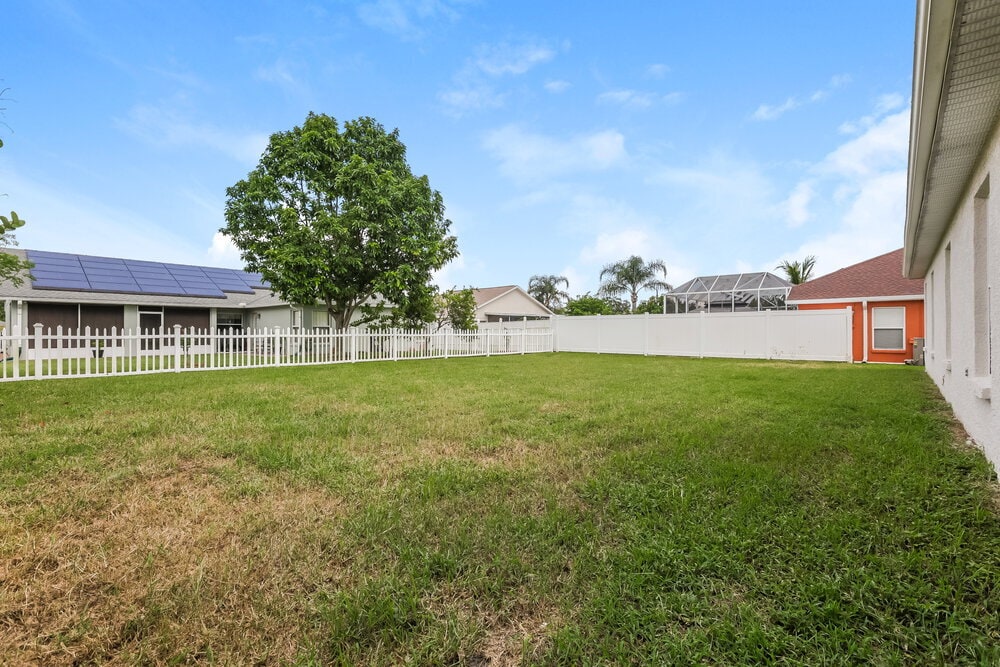 Building Photo - 1620 Totem Pole Way