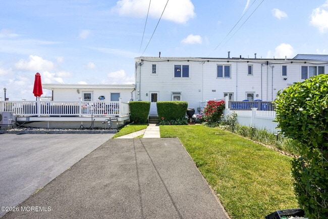 Building Photo - 5 Vine Ct