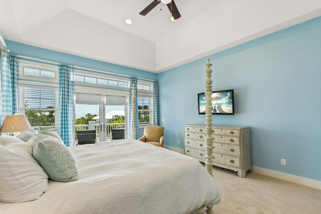 Building Photo - 681 Ocean Palm Way