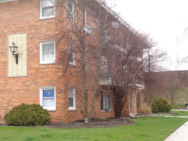 Primary Photo - 10805 S Lloyd Dr