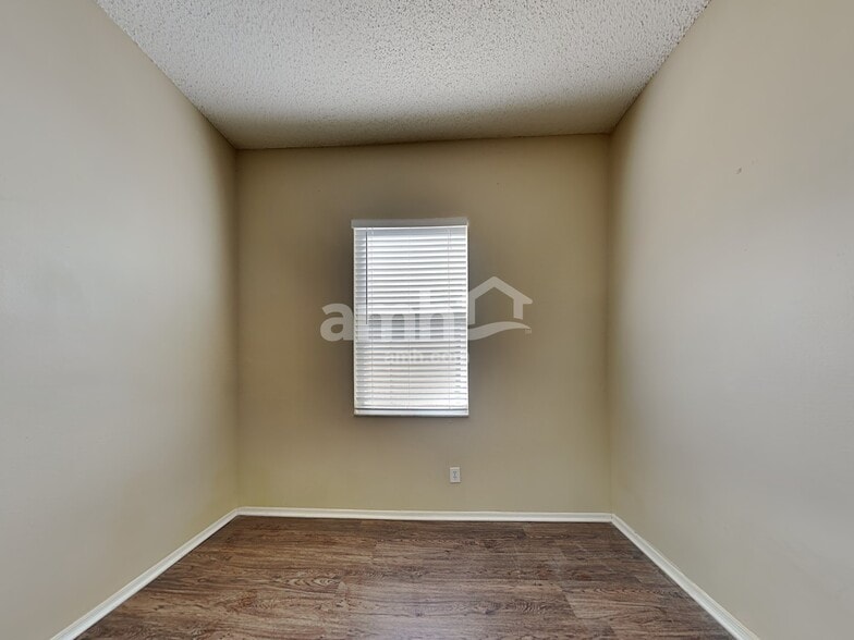 Building Photo - 523 Beth Ann St