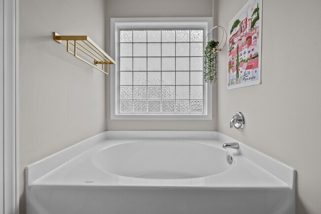 Building Photo - 508 Azalea Dr