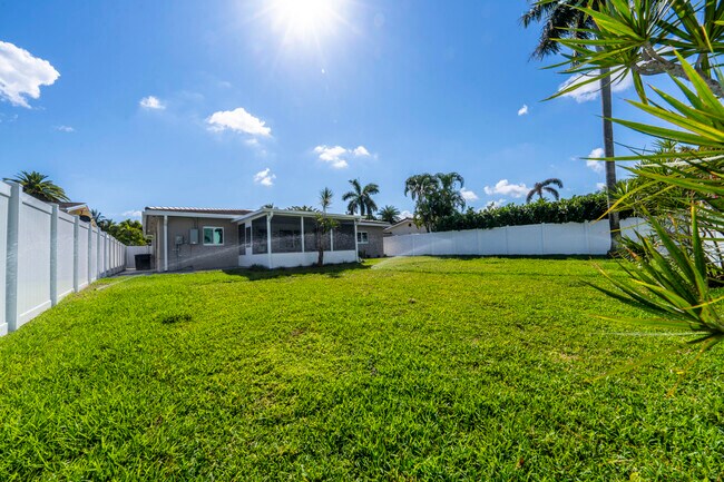 Building Photo - 2001 NE 17th Way