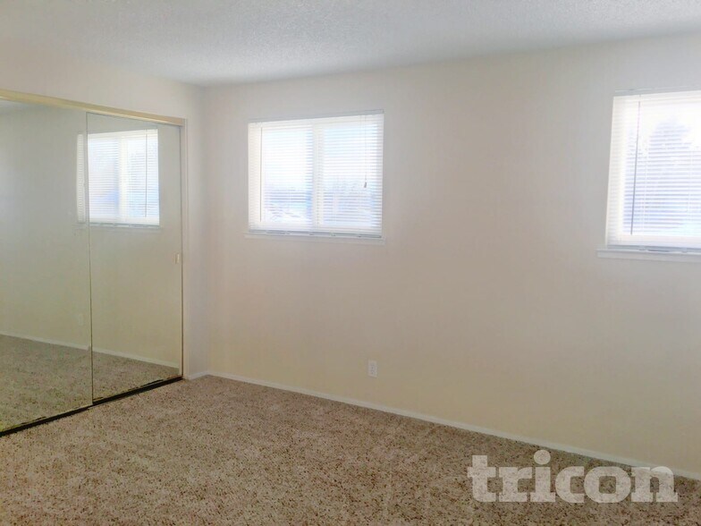 Building Photo - 2572 Wabash Cir