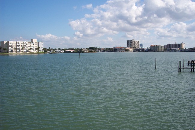 Building Photo - 665 Bay Esplanade