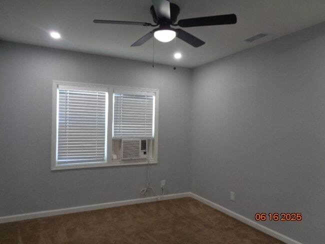 Building Photo - Cute and Cozy Ranch Style Home in East Lan...