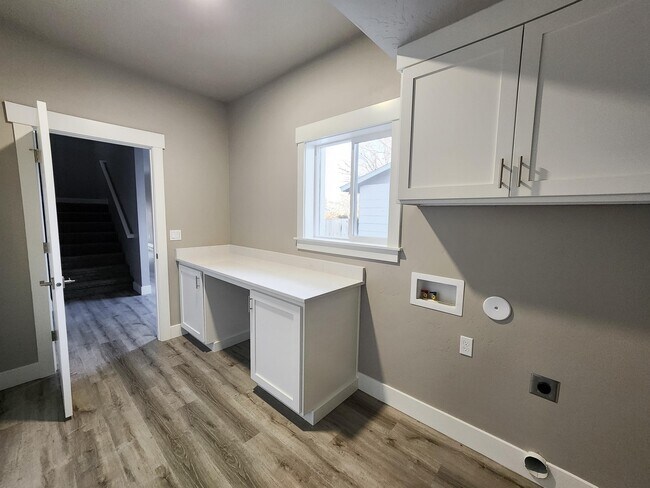 Building Photo - 408 S 11th St