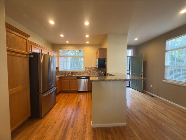 Building Photo - $O DEPOSIT OPTION. SPACIOUS 3-BEDROOM TOWNHOUSE IN KENSINGTON TOWNHOMES