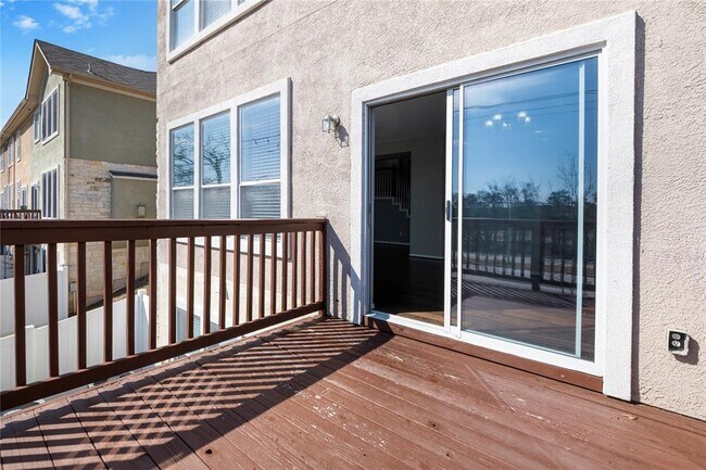 Building Photo - 700 Mandarin Flyway