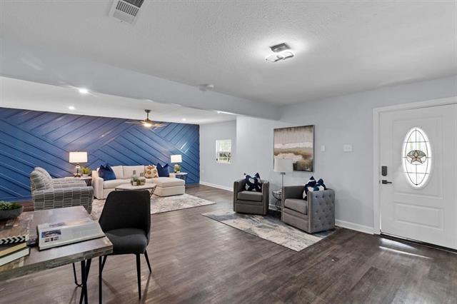 Primary Photo - 3022 Shorewood Dr