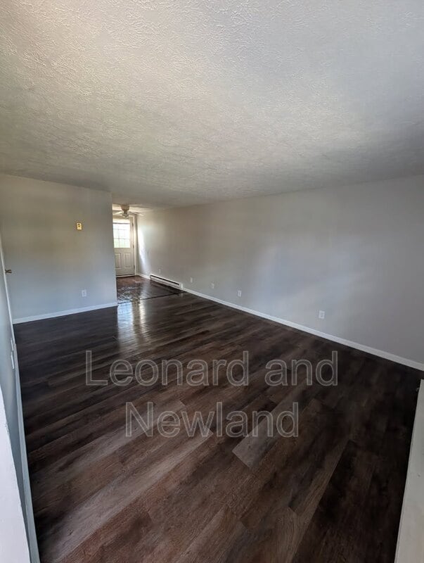 Building Photo - 210 Patricia Dr