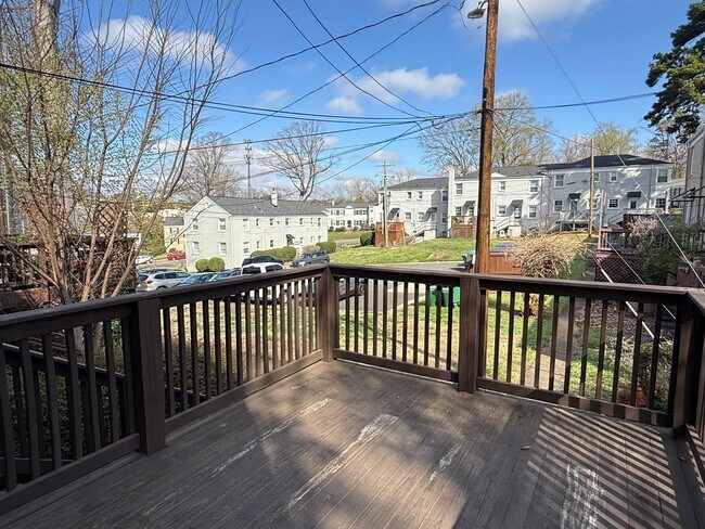 Building Photo - 524 Wakefield Dr