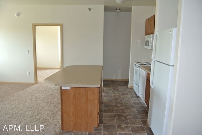 Building Photo - 1900 Dakota Dr