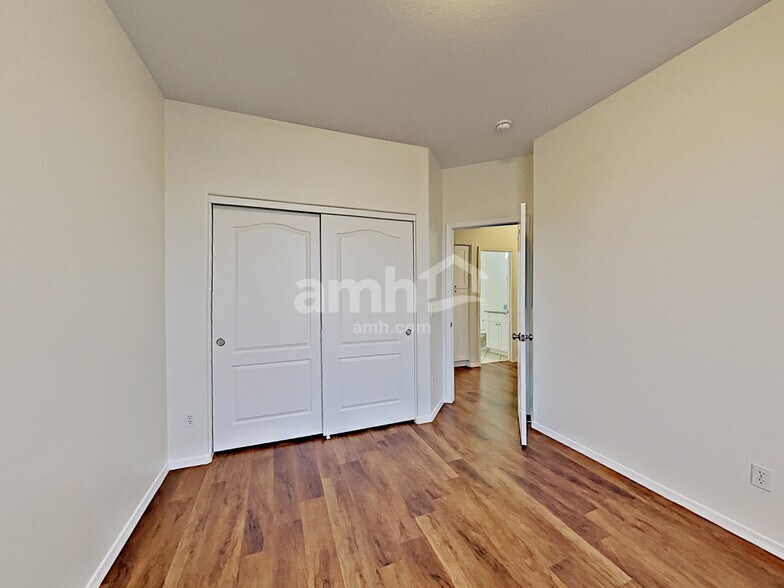 Building Photo - 9427 W Potter Dr