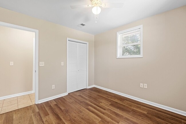 Building Photo - 2 Bedroom 2 Bath Brick Home Nestled In Gre...