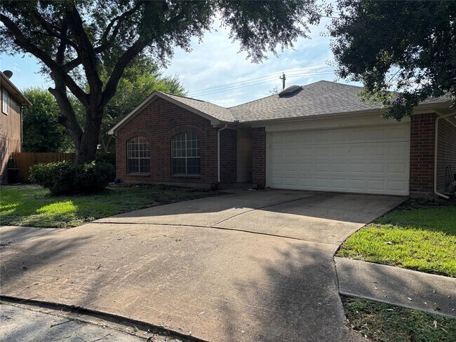 Building Photo - 1702 Oak Ridge Dr