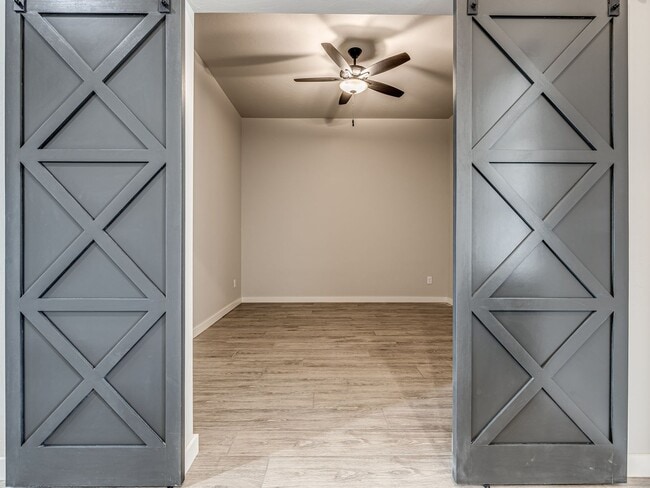 Building Photo - Newer Beautiful home in East Edmond + 4 Be...
