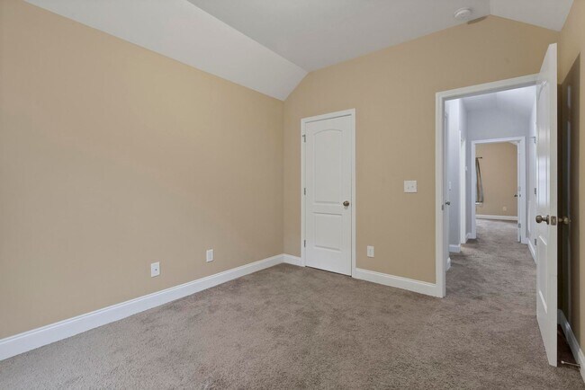 Building Photo - Beautiful 3-bedroom, 2.5-bathroom home available for lease in Hampstead