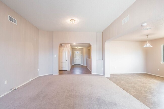 Building Photo - Lovely 3 bedroom 2 bath located in East El Paso!!