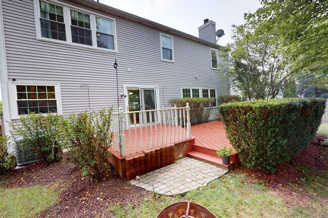 Building Photo - 1657 Fairport Dr