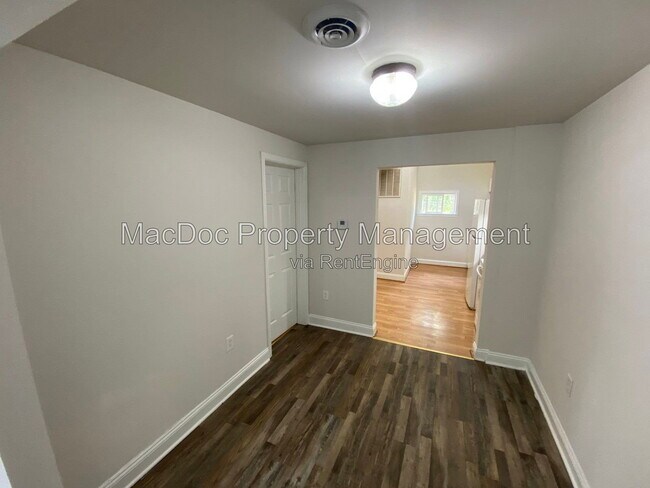 Building Photo - 806 Weedon St