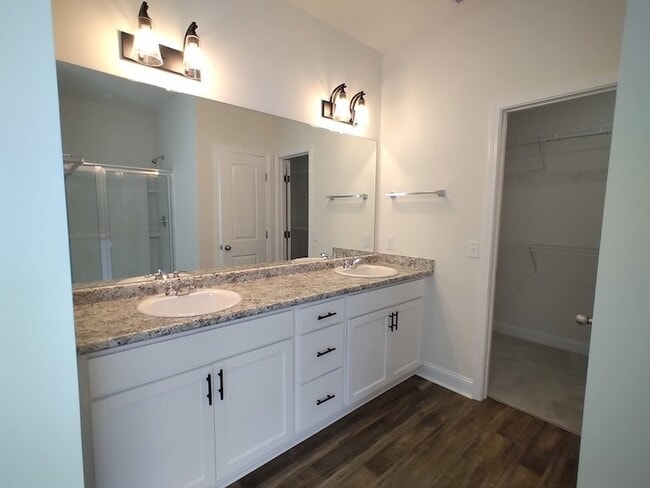 Building Photo - 584 Grayson Ave