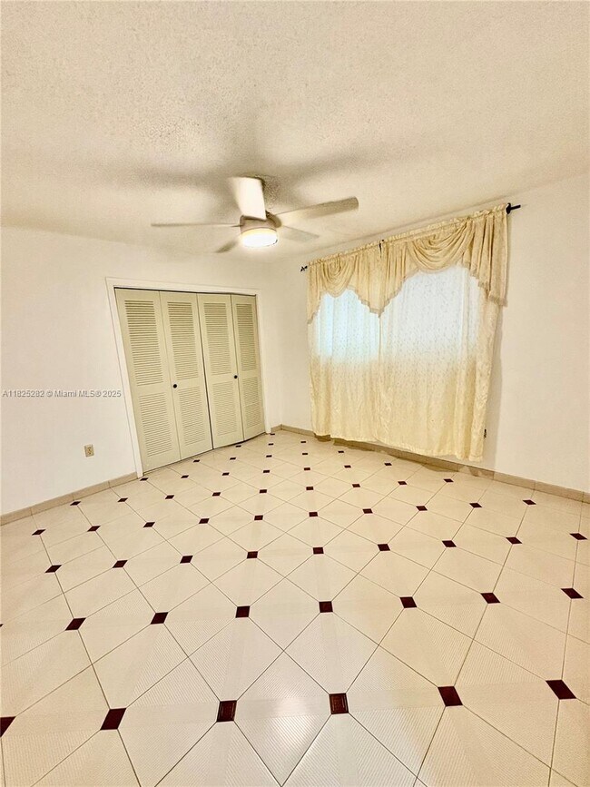 Building Photo - 936 SW 68th Ave