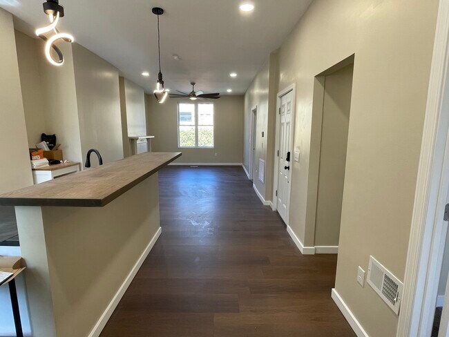 Building Photo - 7214 Meade St