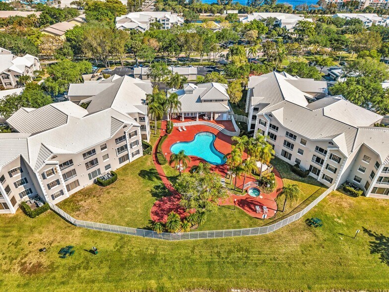 Building Photo - 2811 N Oakland Forest Dr
