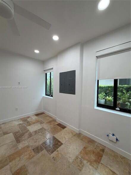 Building Photo - 78 SW Ave 195th Ave