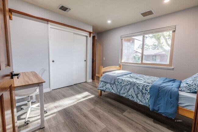 Building Photo - Beautiful home for rent