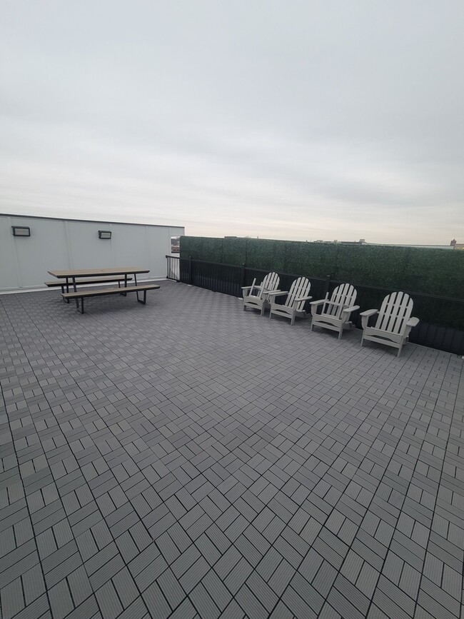 Building Photo - 302 W Liberty Dr