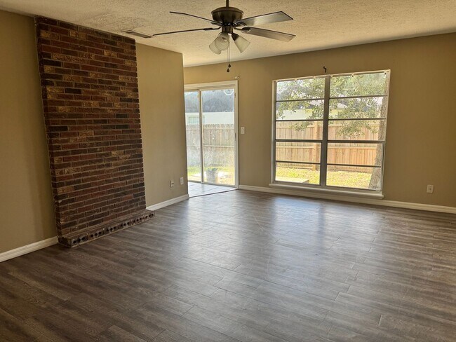 Building Photo - FOR RENT – 2 Bed / 1 Bath Triplex in Citrus Park, Ocala, FL – Available Now!