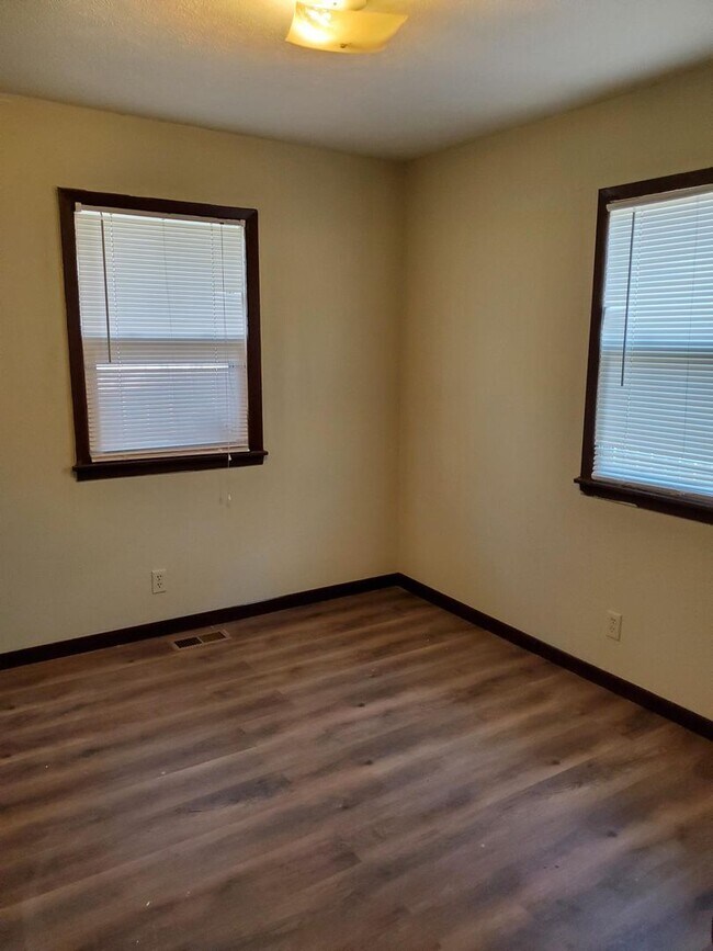 Building Photo - 1616 Santa Fe S