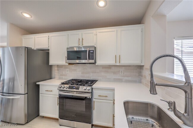 Building Photo - 8136 Shady Glen Ave