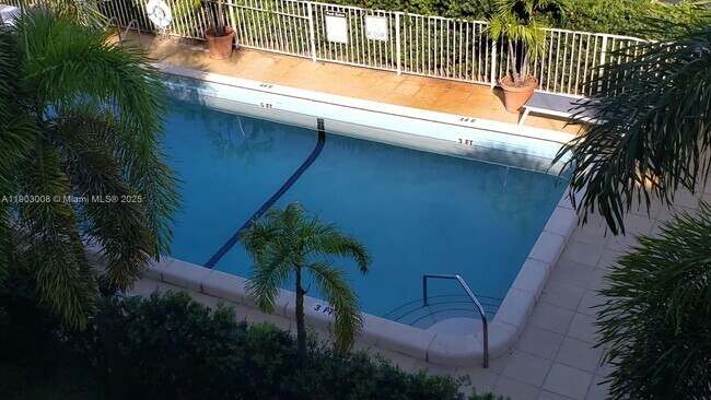 Building Photo - 1100 NE 1st Ct