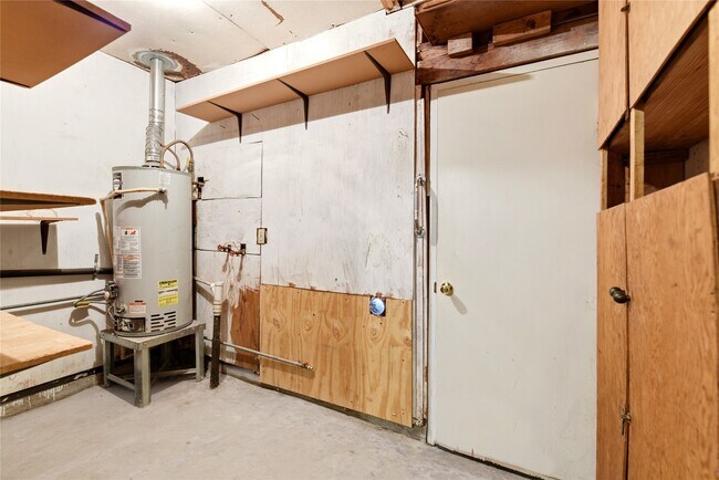 Building Photo - 8406 Highcrest Dr