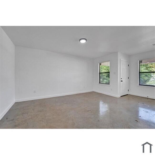 Building Photo - 851 Kippley St