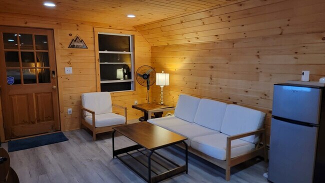 Building Photo - 140 Paquette Cir