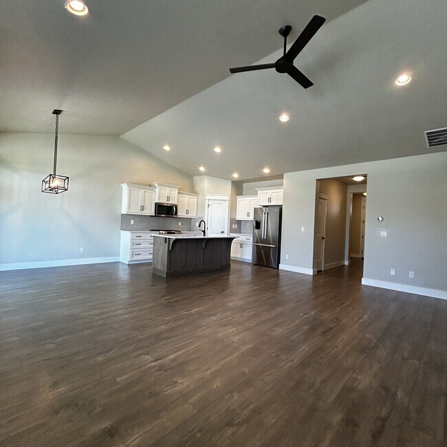Building Photo - 3440 E Girdner Dr