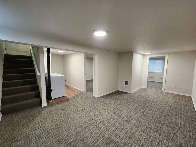 Building Photo - SEPTEMBER RENT FREE!