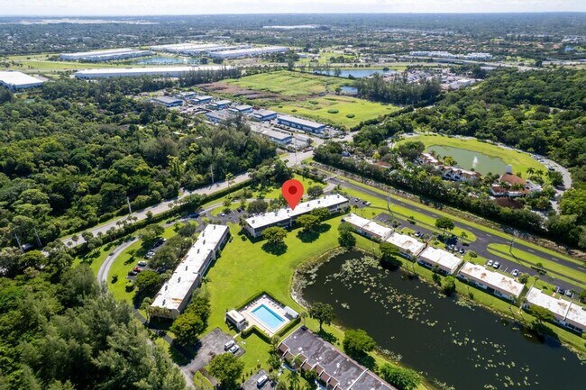 Building Photo - 124 Lake Constance Dr