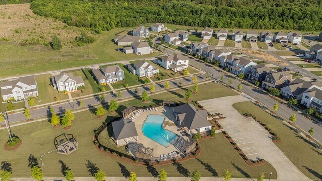 Building Photo - 6313 Town Ln