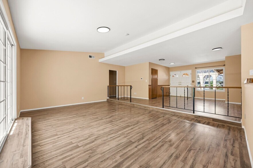 Building Photo - 2958 Rosette Ave