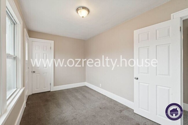 Building Photo - 4218 Parrakeet Ave