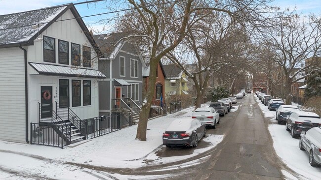 Building Photo - 2046 W Moffat St