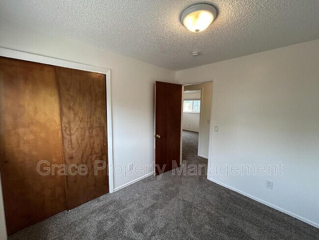 Building Photo - 9954 W Maryland Dr