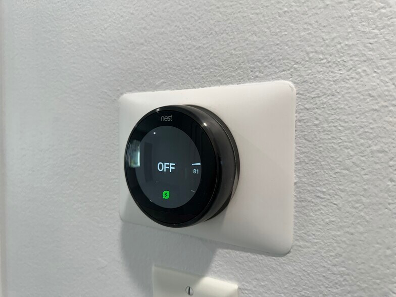 Building Photo - 2666 N Frederic St