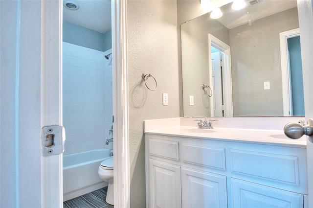 Building Photo - 6212 Meadowcrest Ln