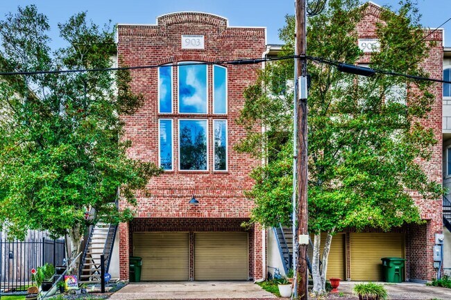 Building Photo - 903 Hartman St